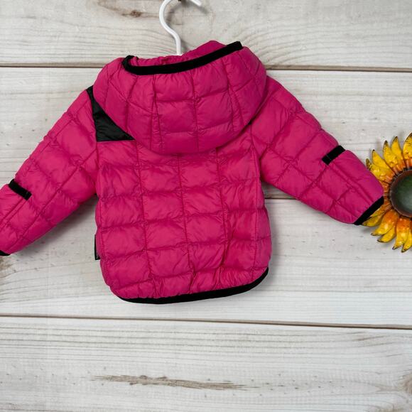 The North Face Baby Girl's Pink Thermoball Hooded Puffer Jacket 0-3 Months - Picture 3 of 5